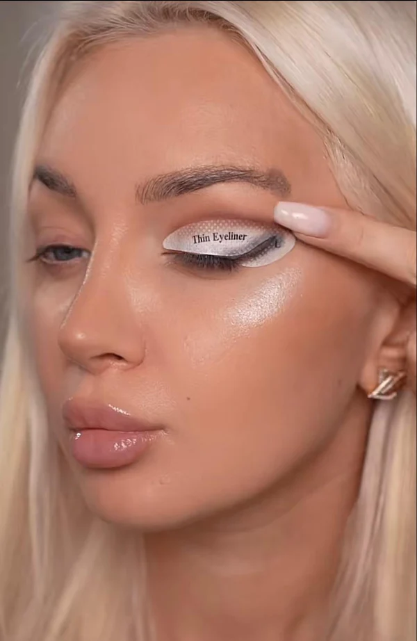 Set profesional de șabloane pentru eyeliner simetric – 3 planșe (48 șabloane)